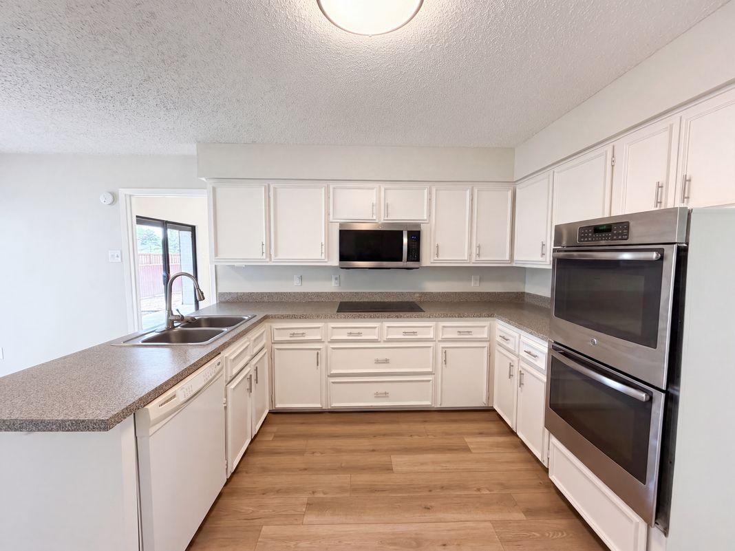 Property photo 2 of 742 Hummingbird Cir