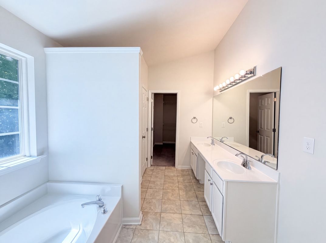 Photo 14 of 22 of 14542 Arbor Ridge Dr, Charlotte, NC