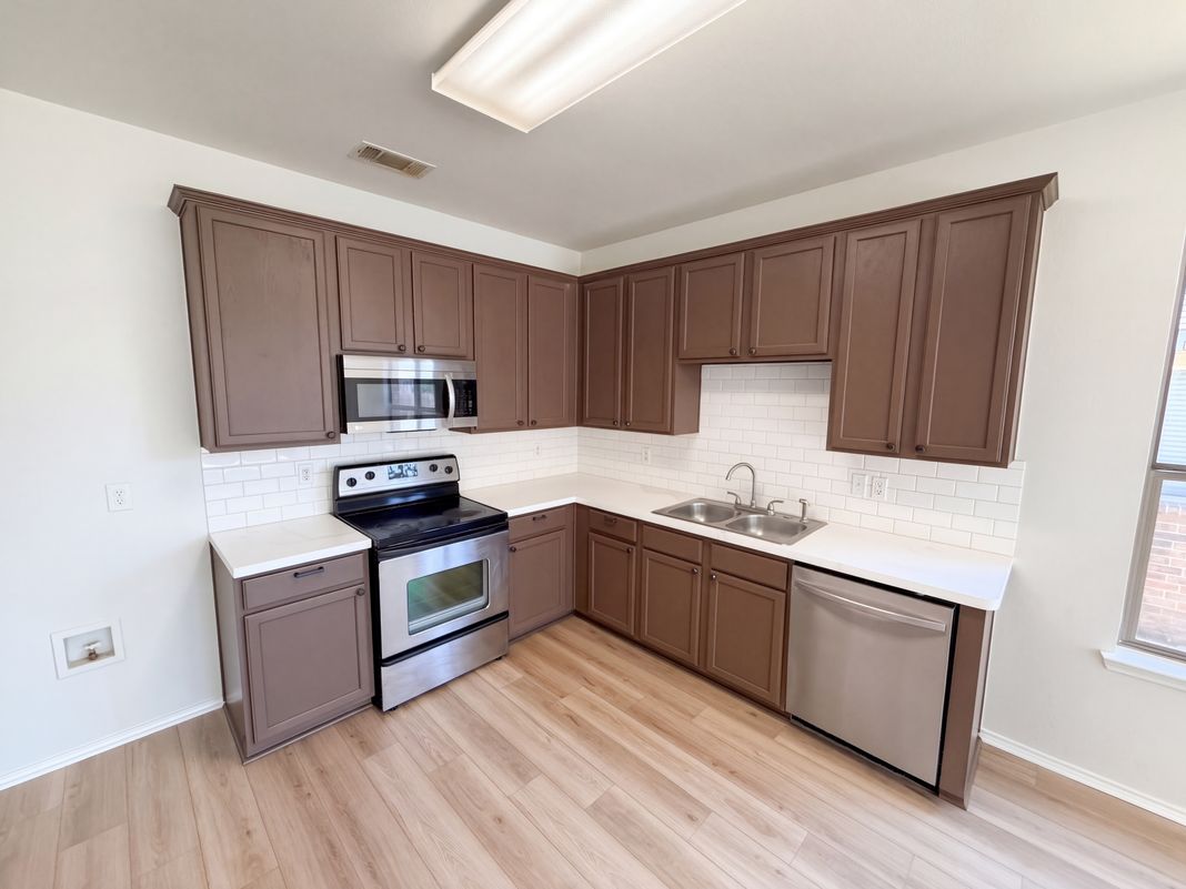Property photo 2 of 10713 Vista Heights Blvd