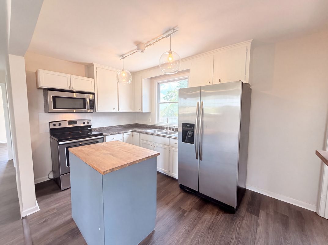 Property photo 2 of 1447 Snell Blvd