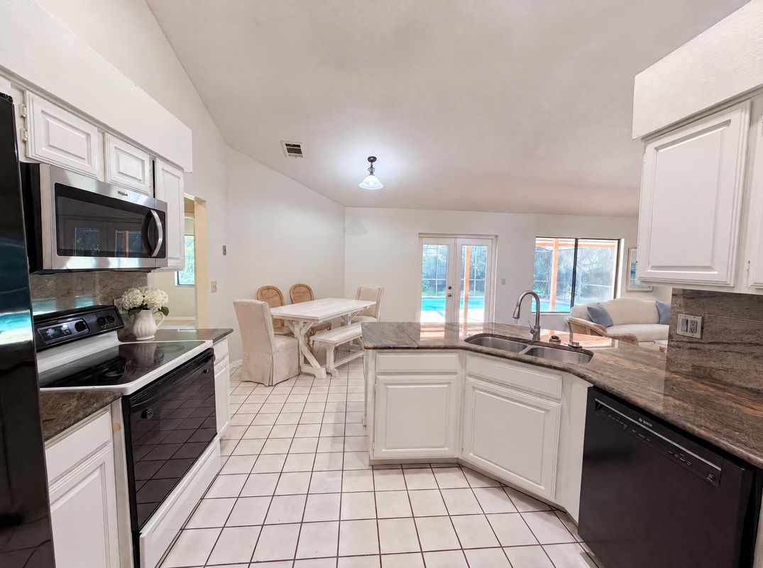 Property photo 2 of 332 Sprucewood Rd