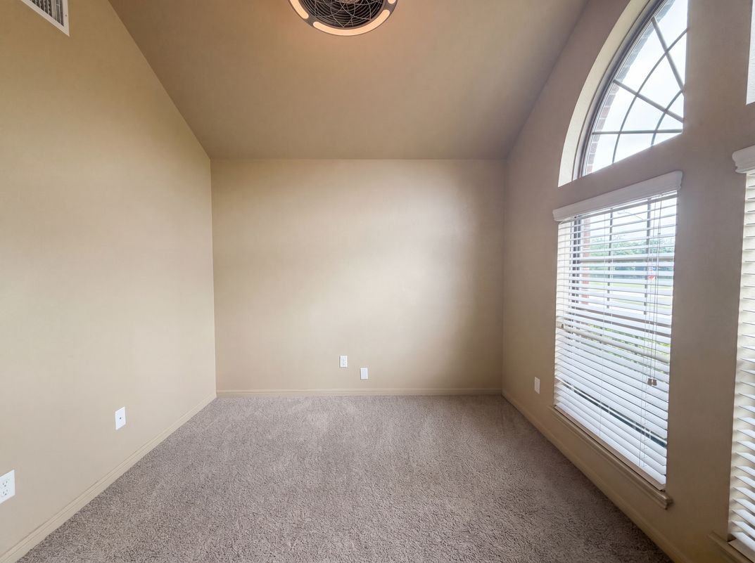 Photo 10 of 16 of 1023 Roanoke Dr, Temple, TX