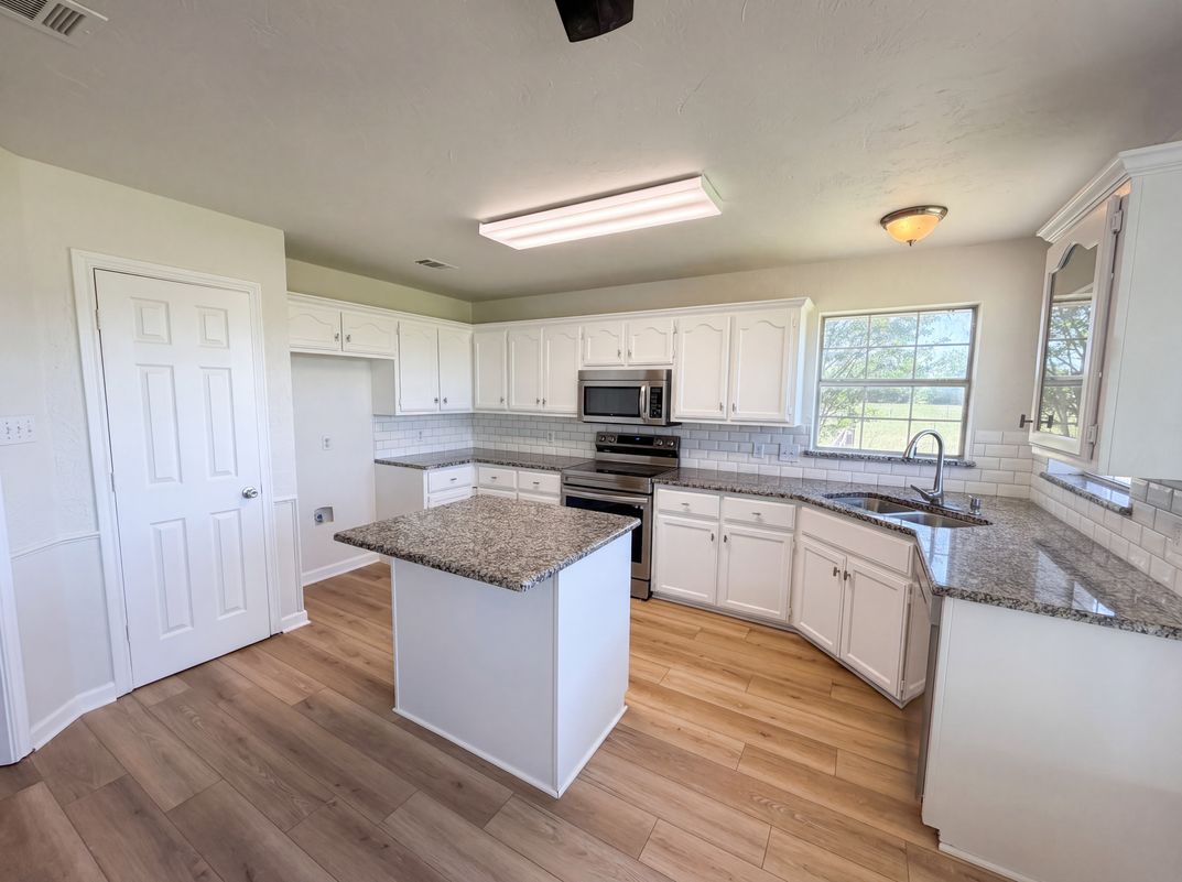 Property photo 2 of 3499 Fm 1564 E