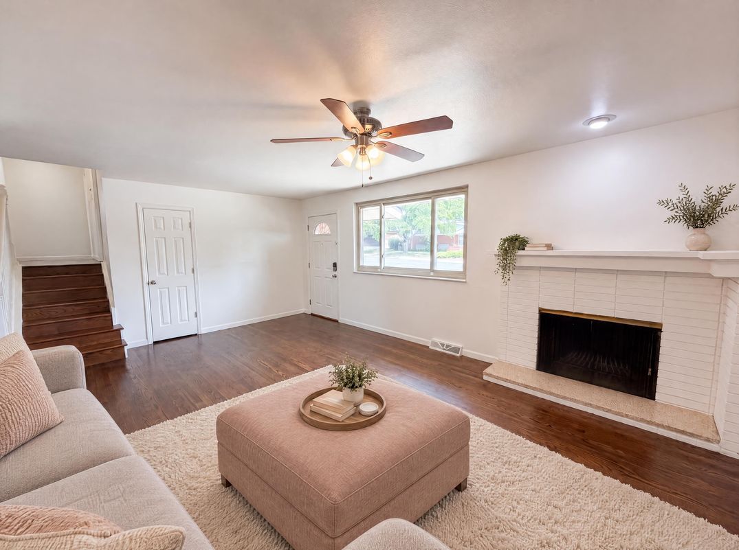 Property photo 3 of 885 W 7th Avenue Dr