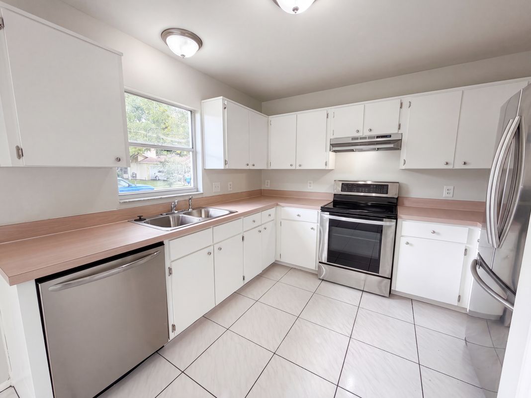 Property photo 2 of 1611 Callie Ct