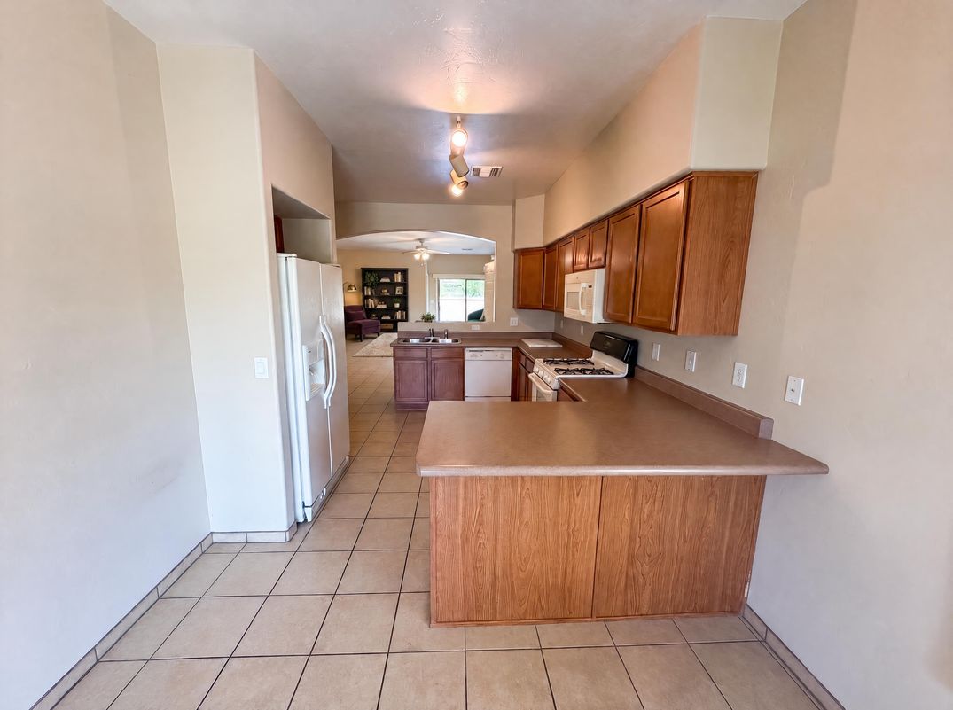 Property photo 2 of 171 E Calle Puente Azul