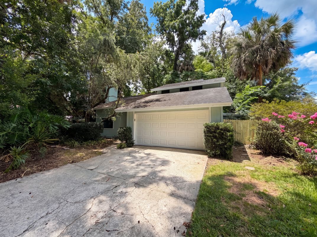Property photo 1 of 830 Dunbar Ter