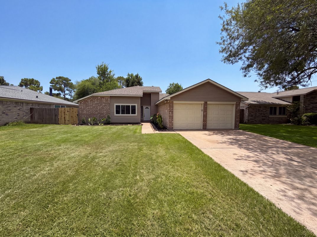 Property photo 1 of 318 Floravista Dr