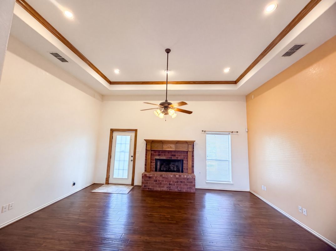 Property photo 3 of 14925 Beal Dr