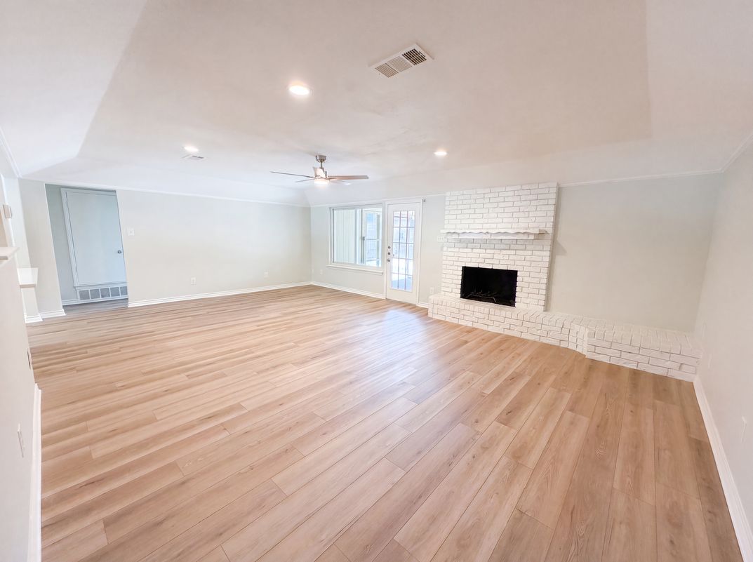 Property photo 3 of 940 Western Trl