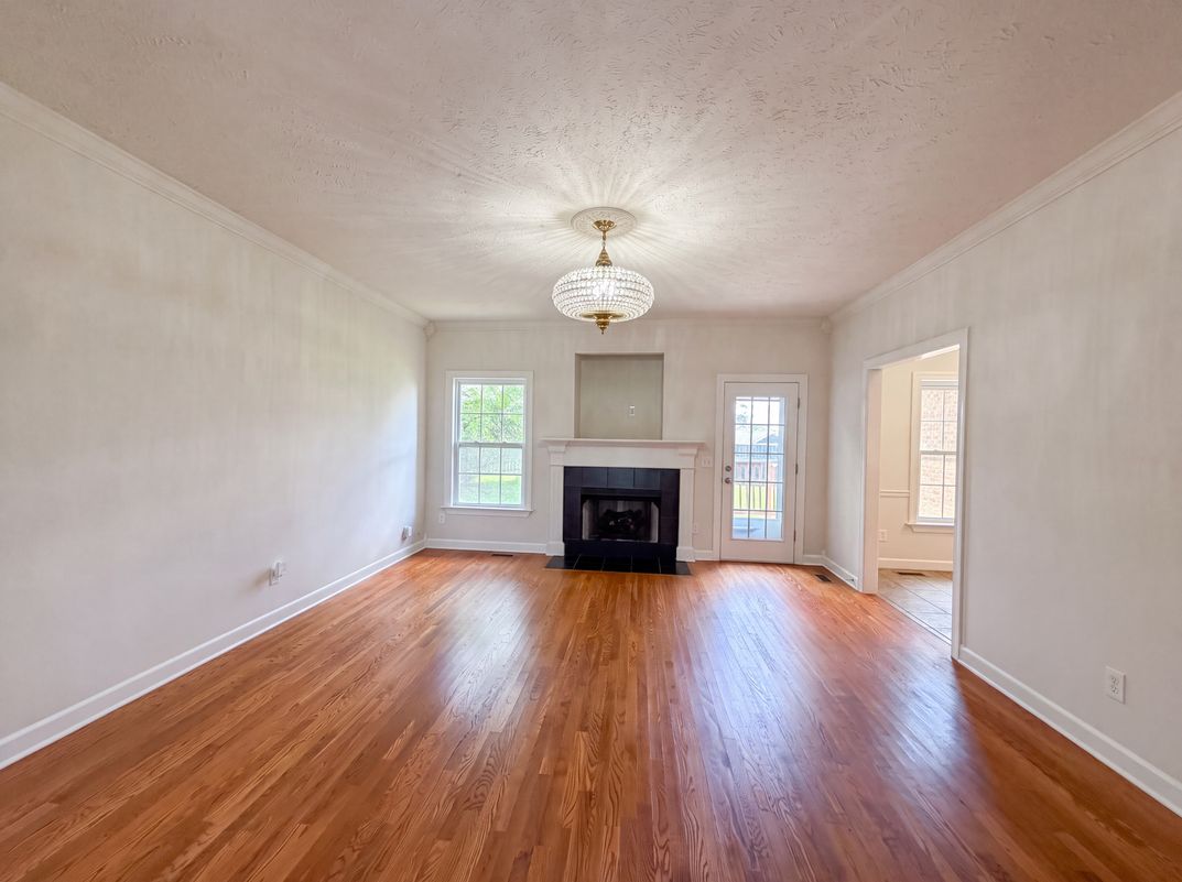 Property photo 3 of 1044 Laramie Ct