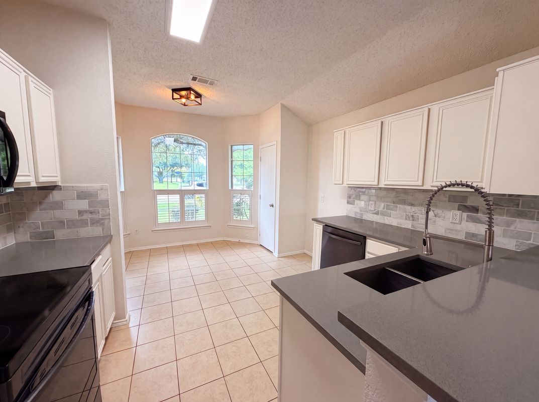 Property photo 3 of 405 Kathy Ln