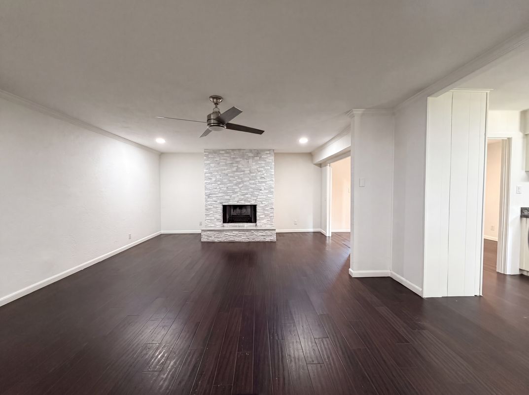 Property photo 3 of 725 Ridgecrest Dr