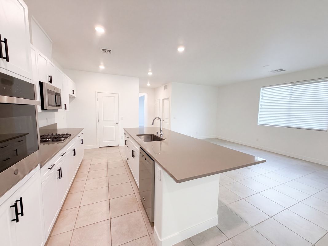 Property photo 2 of 446 Royal Palms Ln