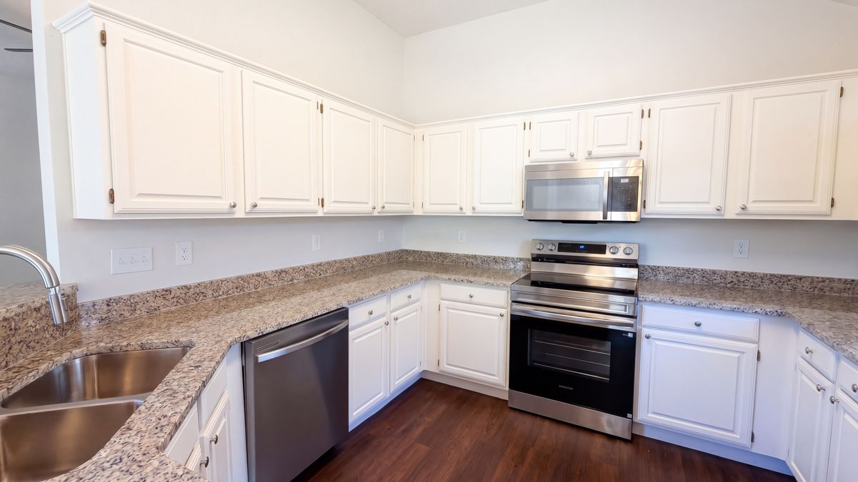Property photo 2 of 7109 Cottonwood Cir