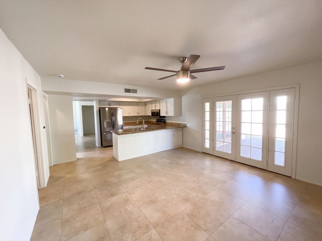 Property photo 3 of 4038 W Mercer Ln