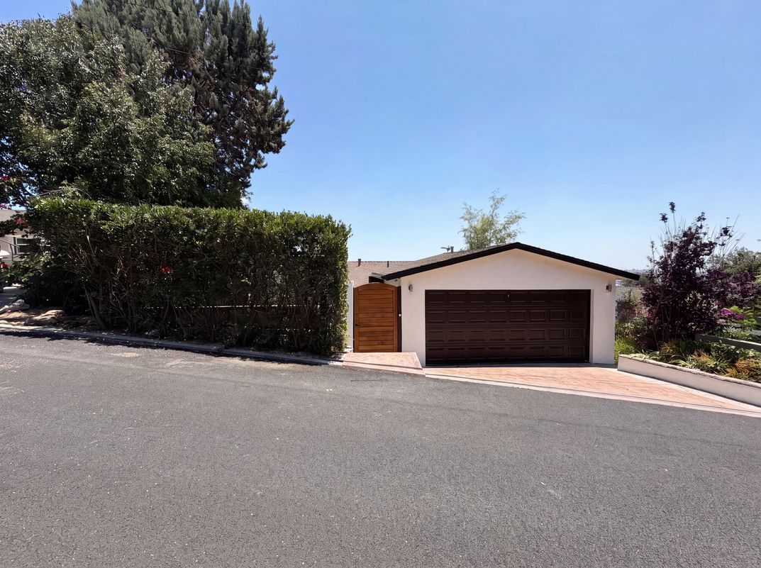 Property photo 1 of 176 Waverly Dr