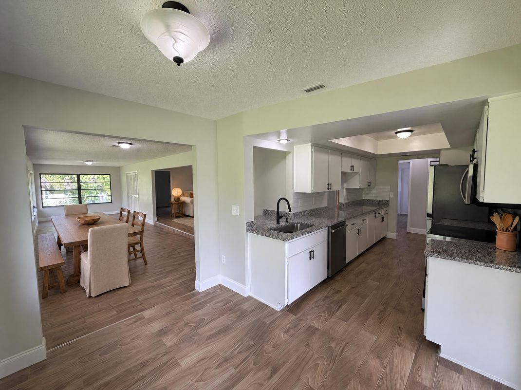 Property photo 2 of 15 Shumard Ct E