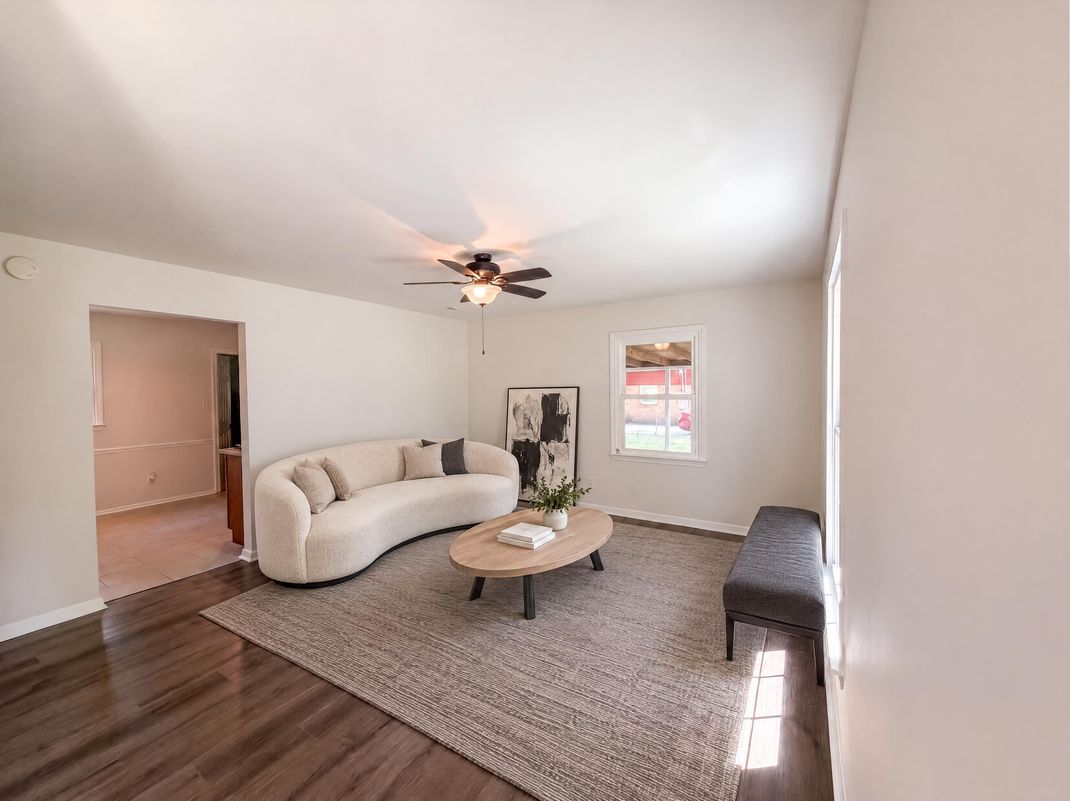 Property photo 3 of 728 Milan Rd E