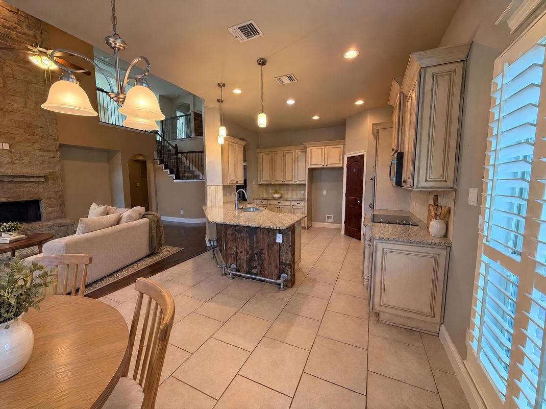 Property photo 2 of 918 Santa Cruz