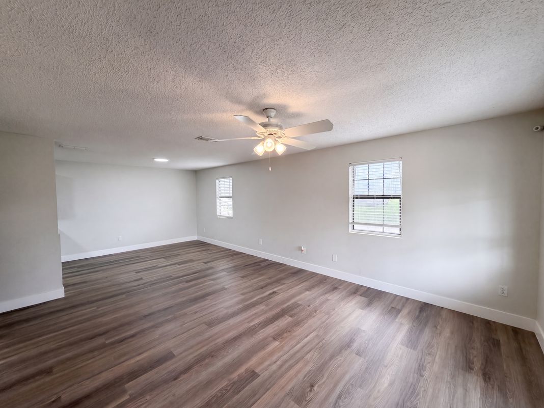 Property photo 3 of 9307 8th Ave