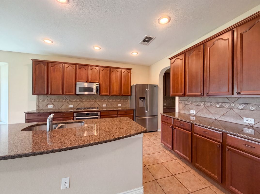 Property photo 2 of 8613 Sunwood Ct