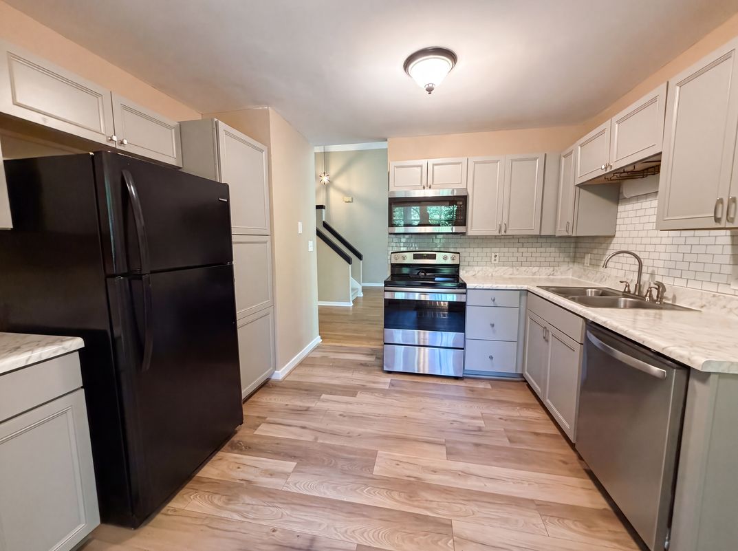 Property photo 2 of 101 Maple Hill Ct