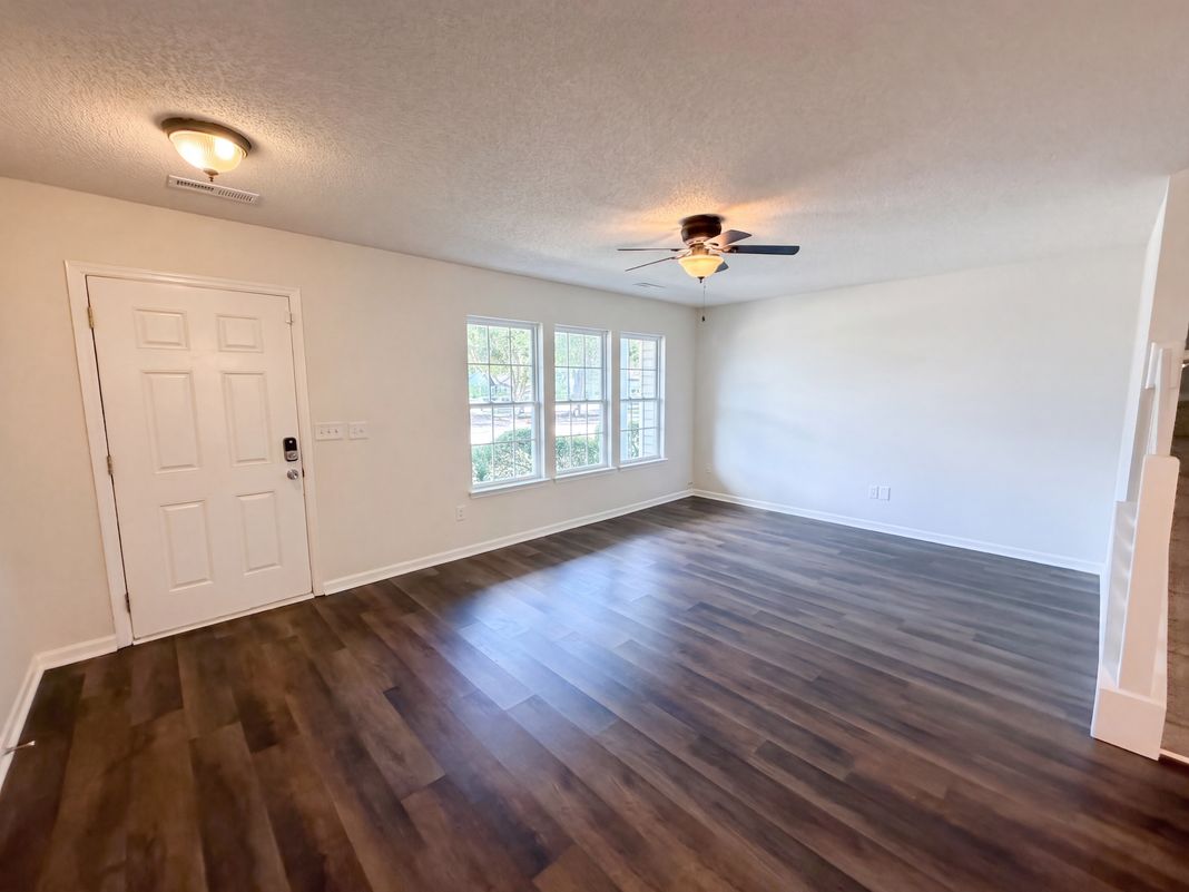 Property photo 3 of 112 Taylor Cir