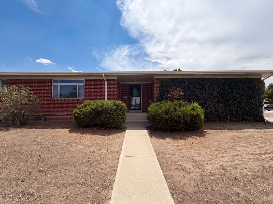 Property photo 1 of 1302 E Egbert St