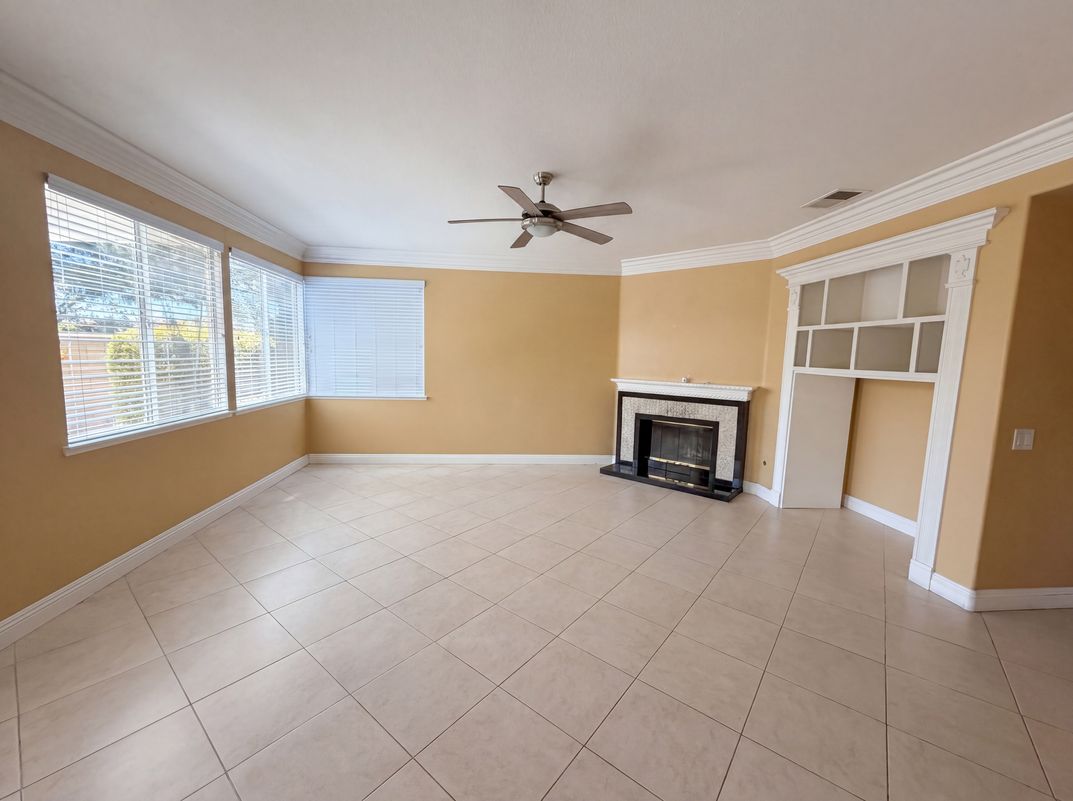 Property photo 3 of 27801 Canyon Hills Way
