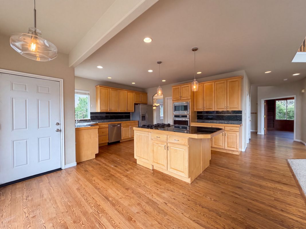 Property photo 2 of 1138 Wyndemere Cir