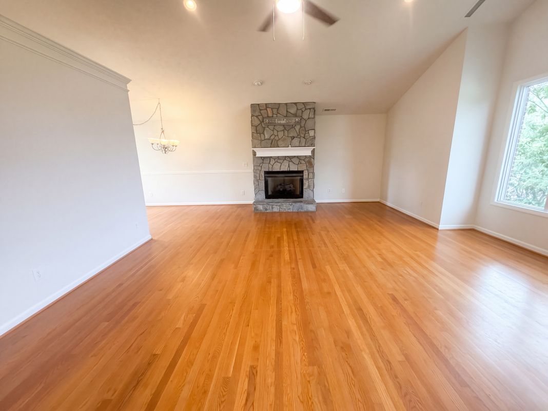 Property photo 3 of 906 Lunar Dr