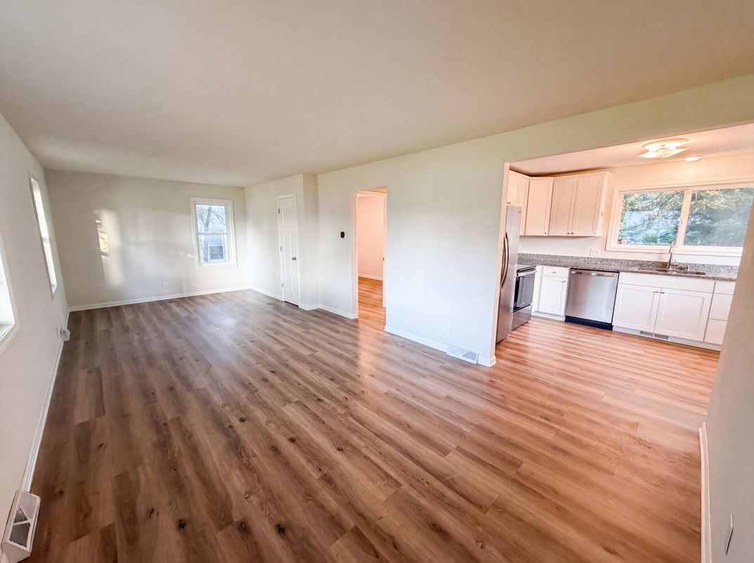 Property photo 3 of 2084 Hillview Rd