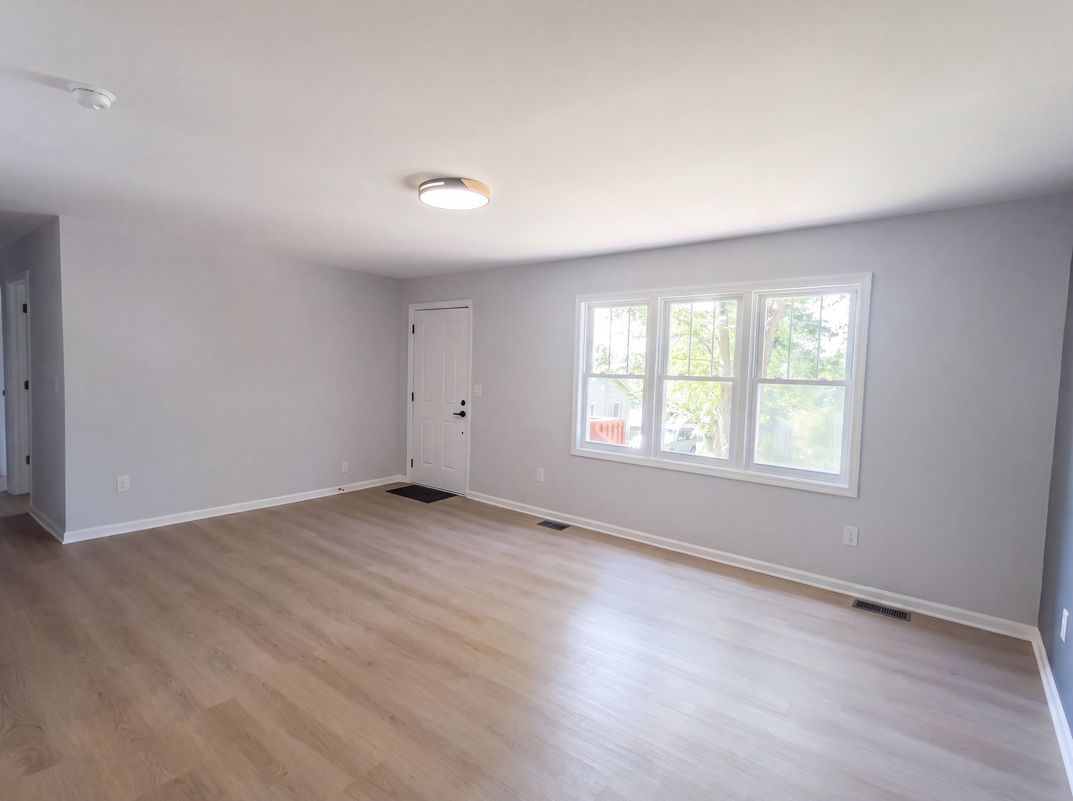 Property photo 3 of 915 Kenham Pl