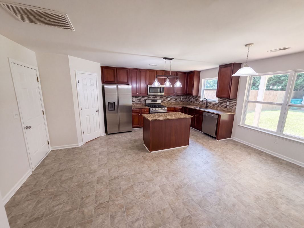 Property photo 2 of 538 Walnut Way