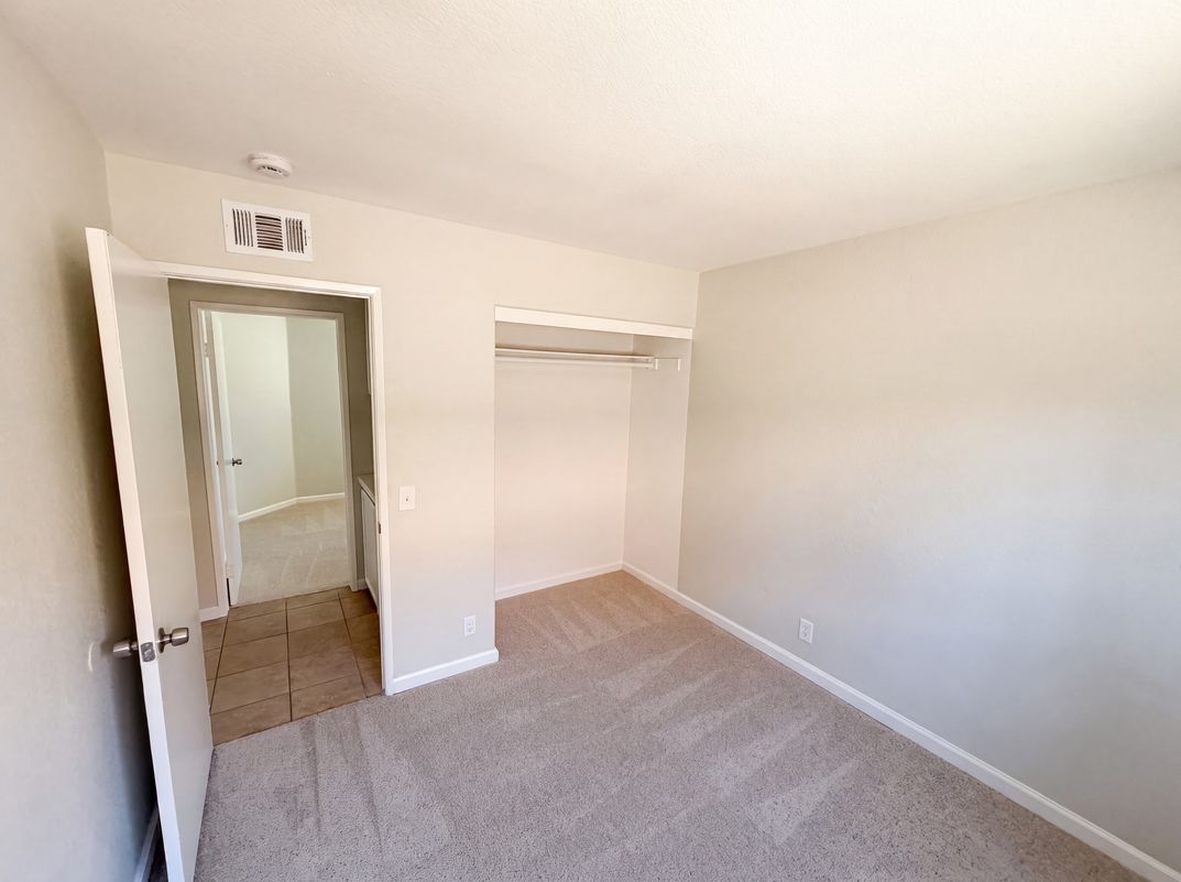 Photo 13 of 23 of 2758 Alne Dr, Hemet, CA