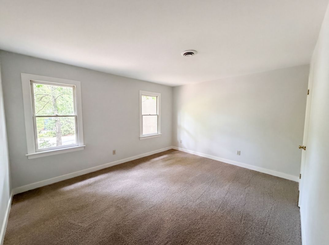 Photo 11 of 21 of 5517 W Bay Ct, Midlothian, VA