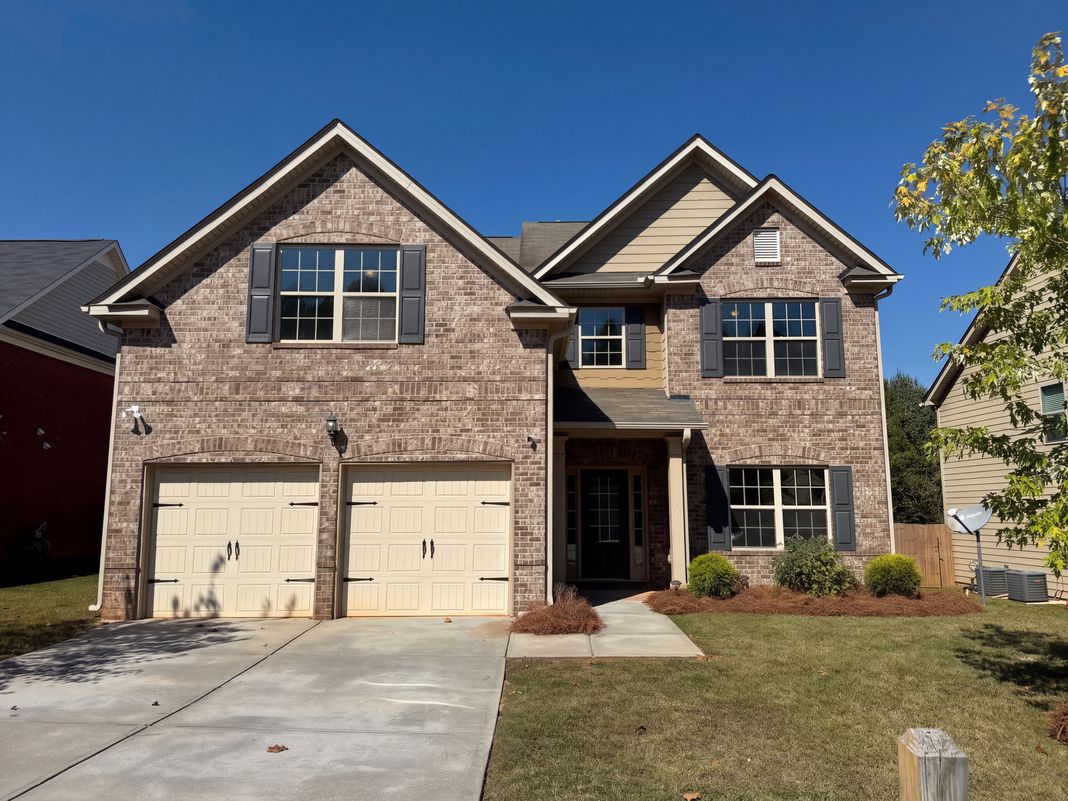 Property photo 1 of 4025 Village Crossing Cir