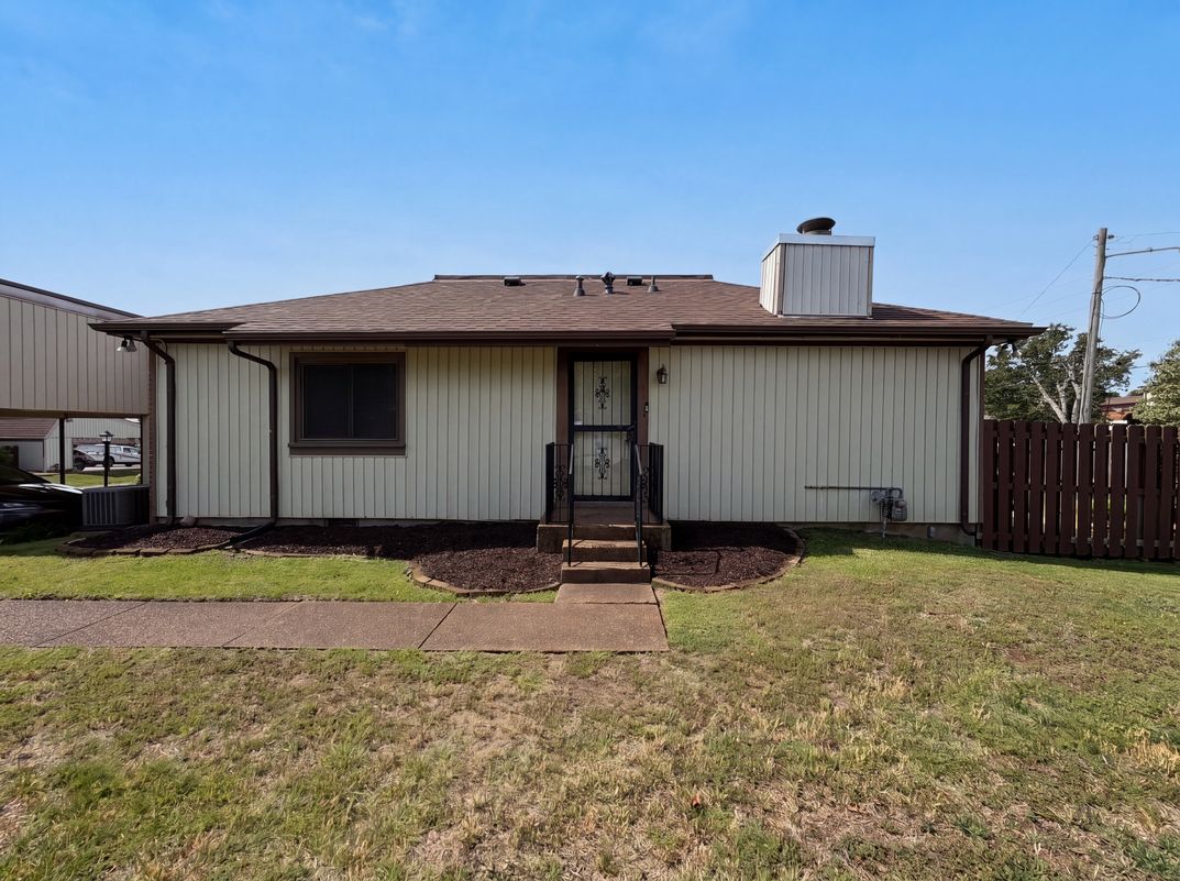 Property photo 1 of 1014 Heritage Dr