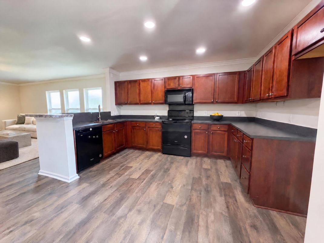 Property photo 2 of 211 Emerald Isle Dr