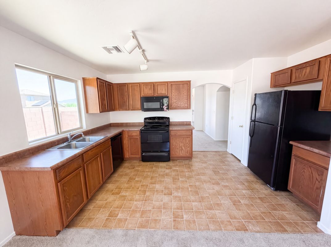 Property photo 2 of 836 W Placita El Cauce Rico