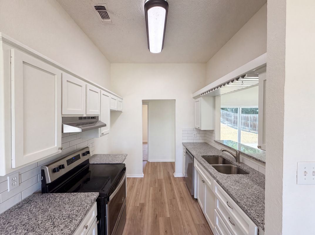 Photo 7 of 19 of 6612 Lakeside Dr, Lake Worth, TX