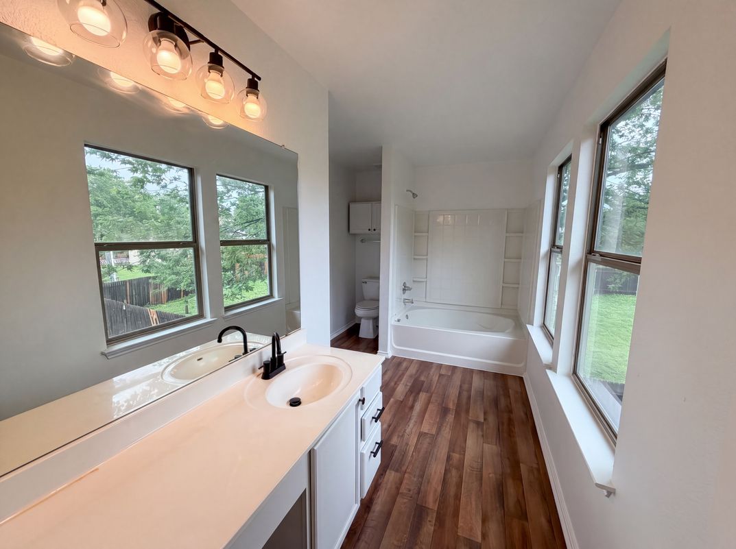 Photo 14 of 20 of 5406 S Hearsey Dr, Austin, TX