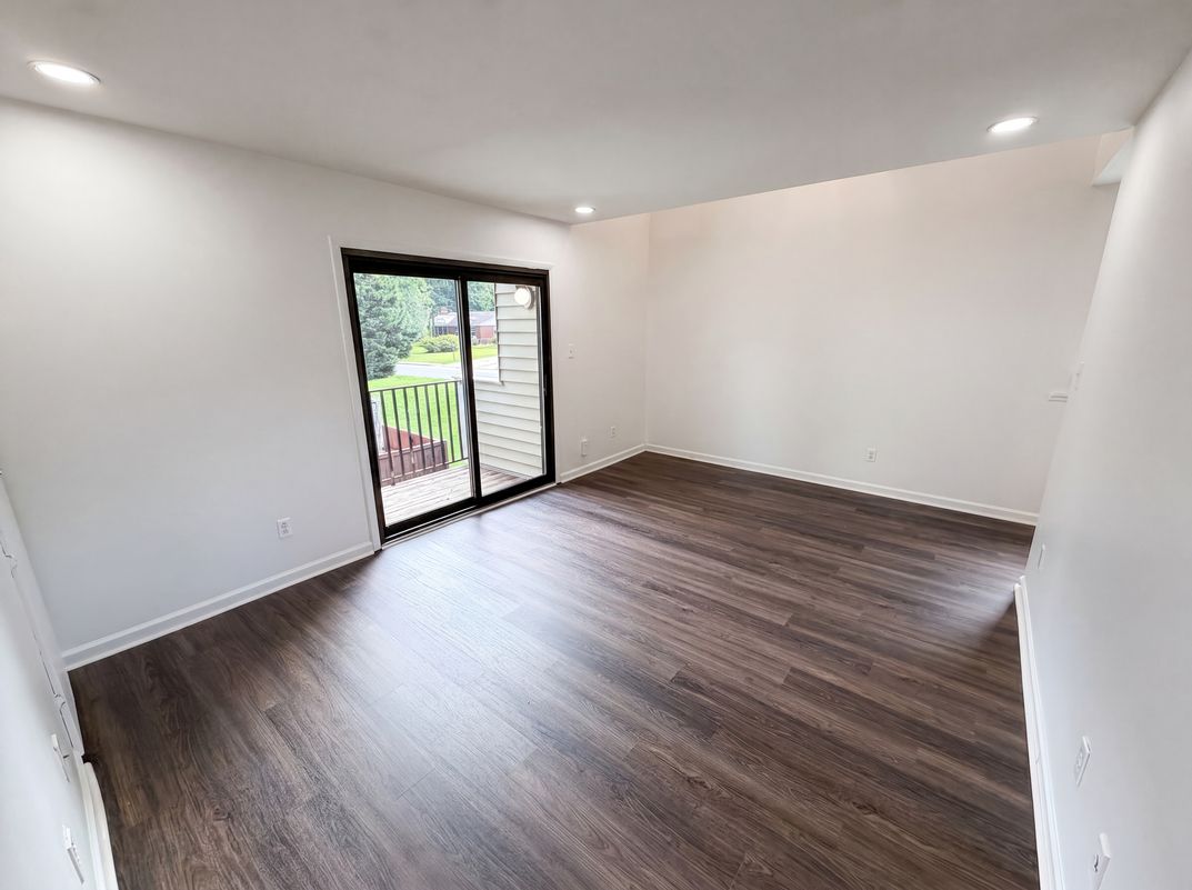 Property photo 3 of 1625 Merry Oaks Rd Apt D