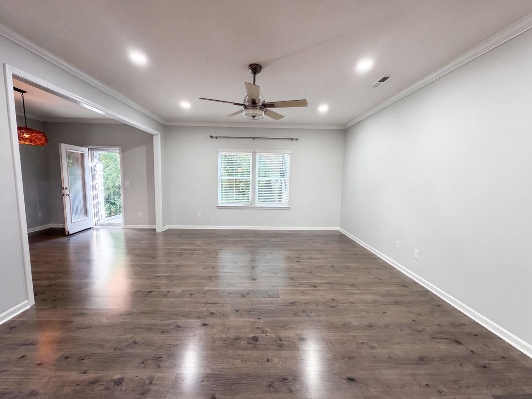 Property photo 3 of 619 Samet St