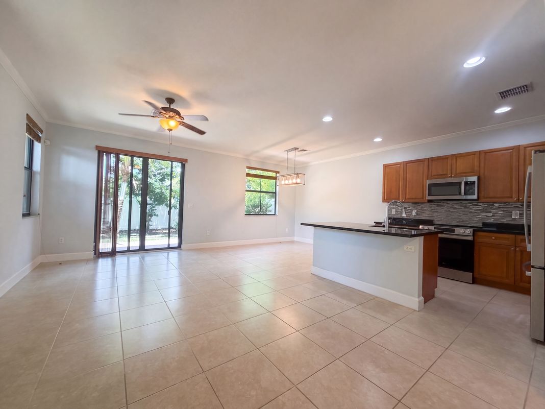 Property photo 2 of 4967 NW 59th St