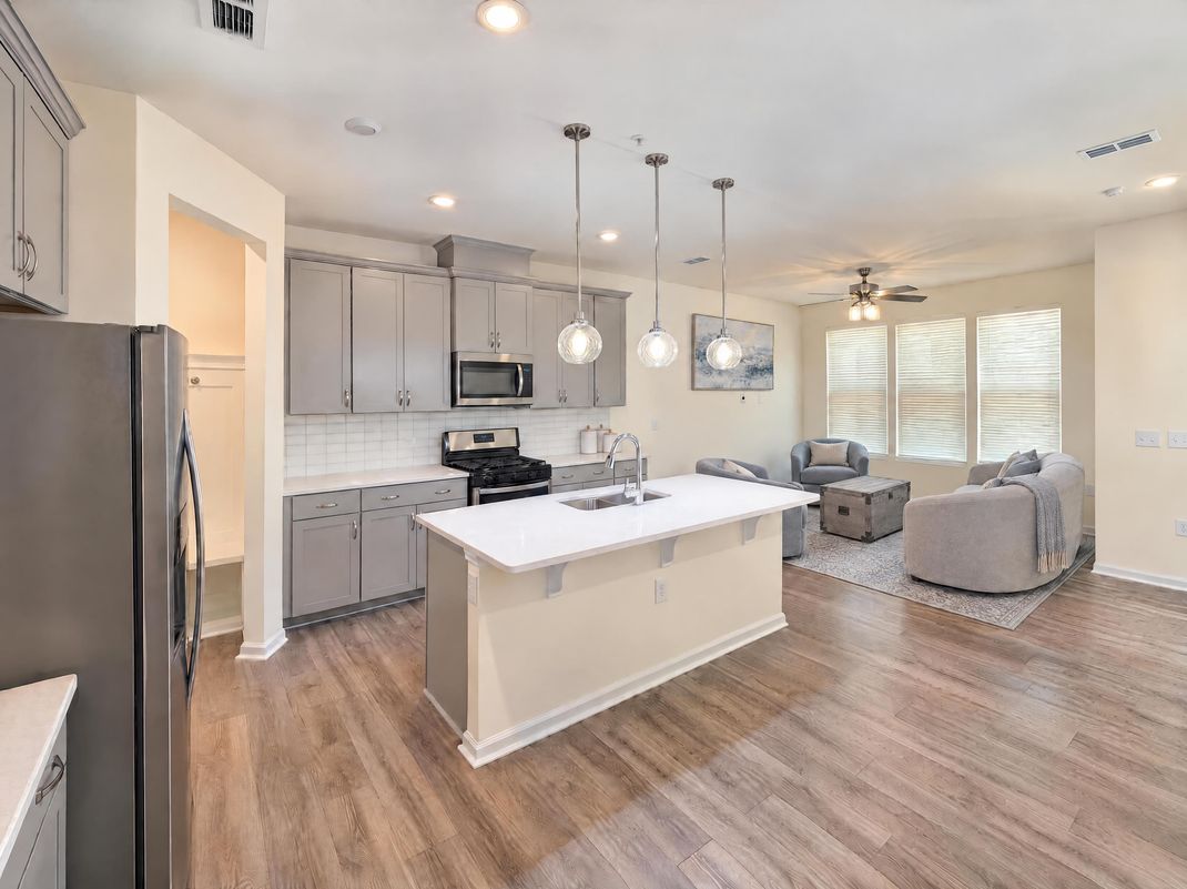 Property photo 2 of 1142 Grenshaw Dr