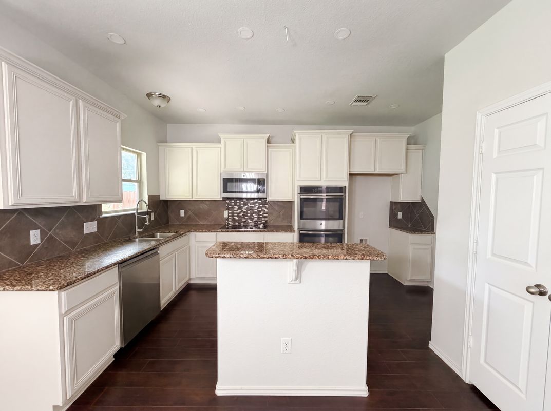 Property photo 2 of 6623 Ambrose Cir