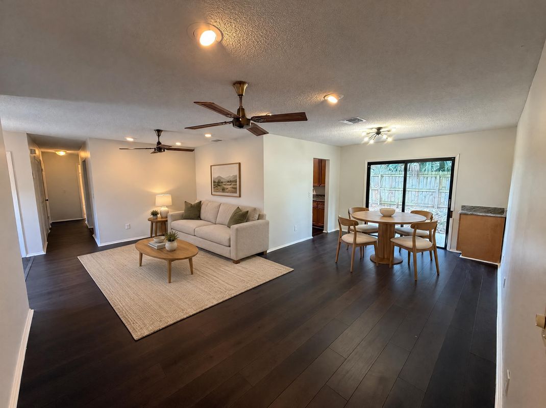 Property photo 3 of 733 Lakeview Dr