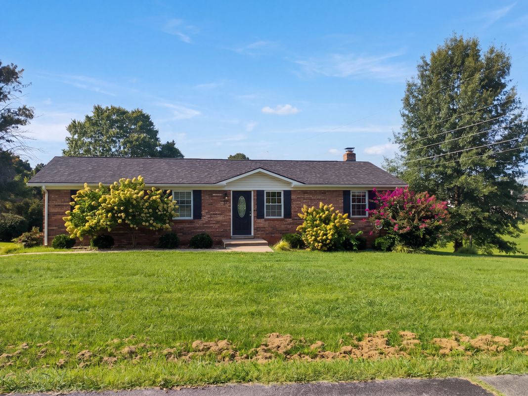 Property photo 1 of 61 Loys Dr